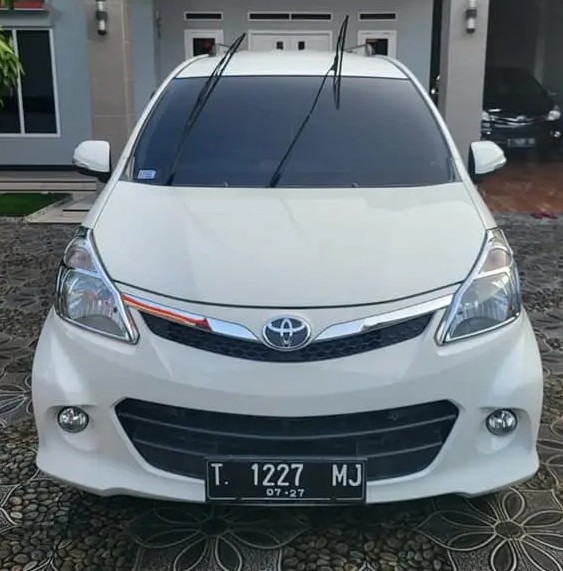Second Hand 2013 Toyota Veloz Second Hand 2013 Toyota Veloz