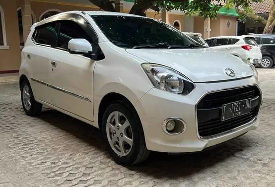 2013 Daihatsu Ayla  2013 Daihatsu Ayla