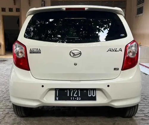 2013 Daihatsu Ayla  2013 Daihatsu Ayla