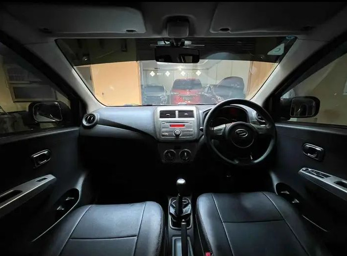 2013 Daihatsu Ayla  2013 Daihatsu Ayla