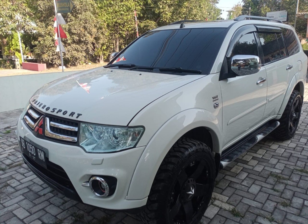 2013 Mitsubishi Pajero Sport  2013 Mitsubishi Pajero Sport