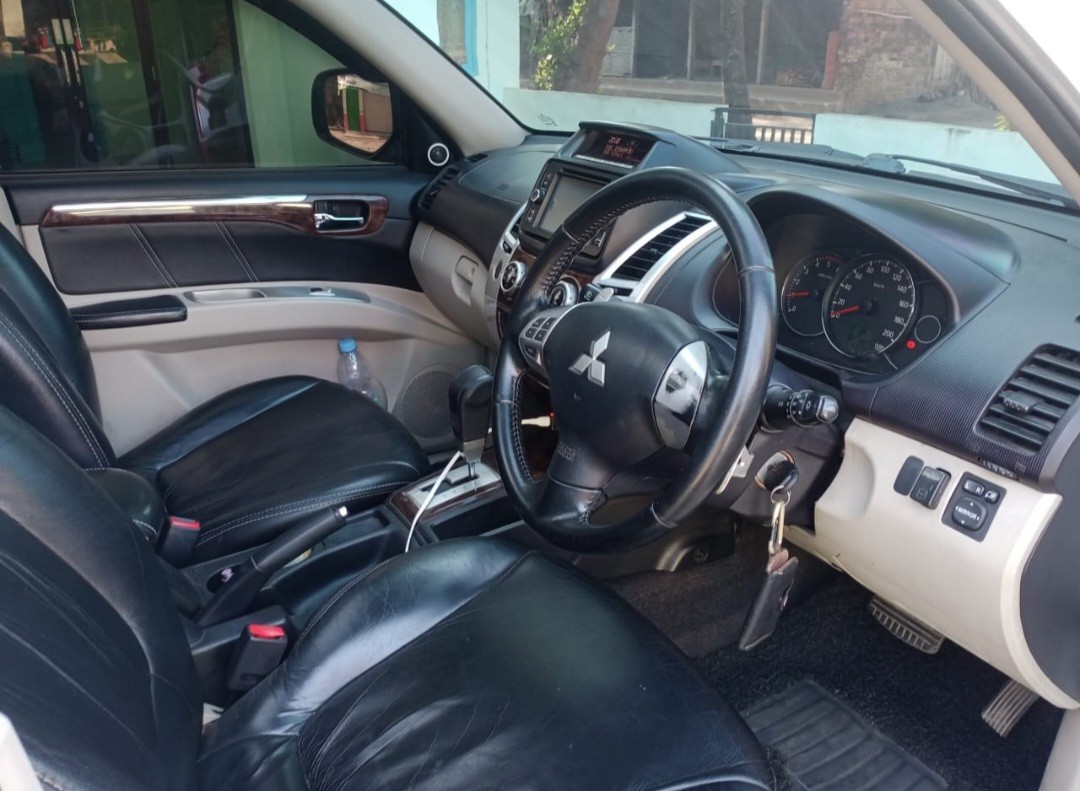 2013 Mitsubishi Pajero Sport  2013 Mitsubishi Pajero Sport