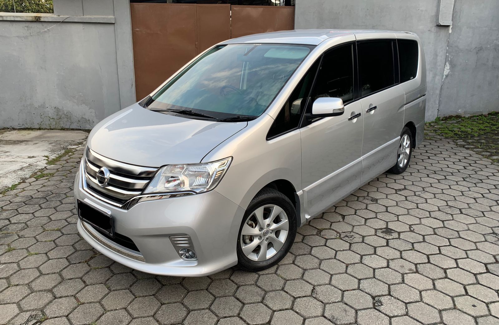 2014 Nissan Serena 2014 Nissan Serena