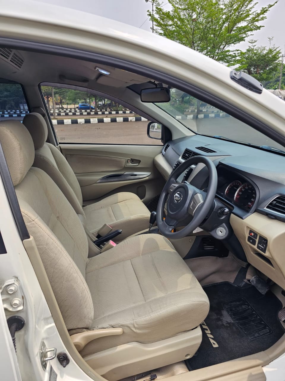 2013 Daihatsu Xenia 2013 Daihatsu Xenia