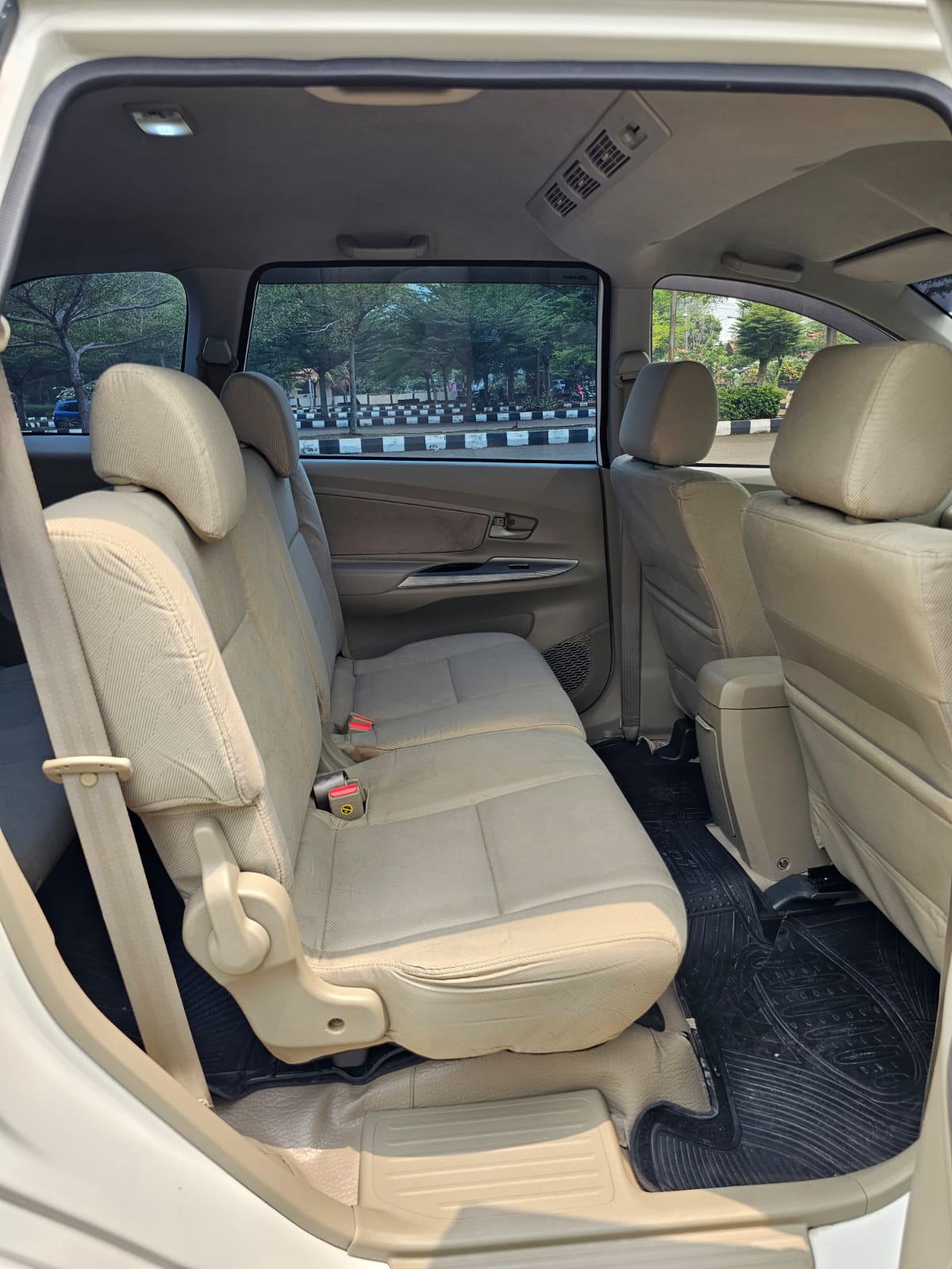 2013 Daihatsu Xenia 2013 Daihatsu Xenia