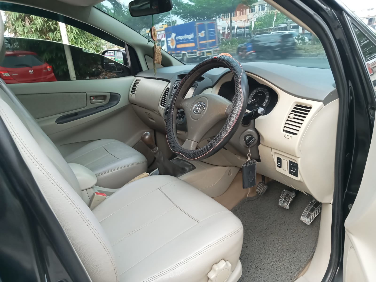 2009 Toyota Innova 2009 Toyota Innova