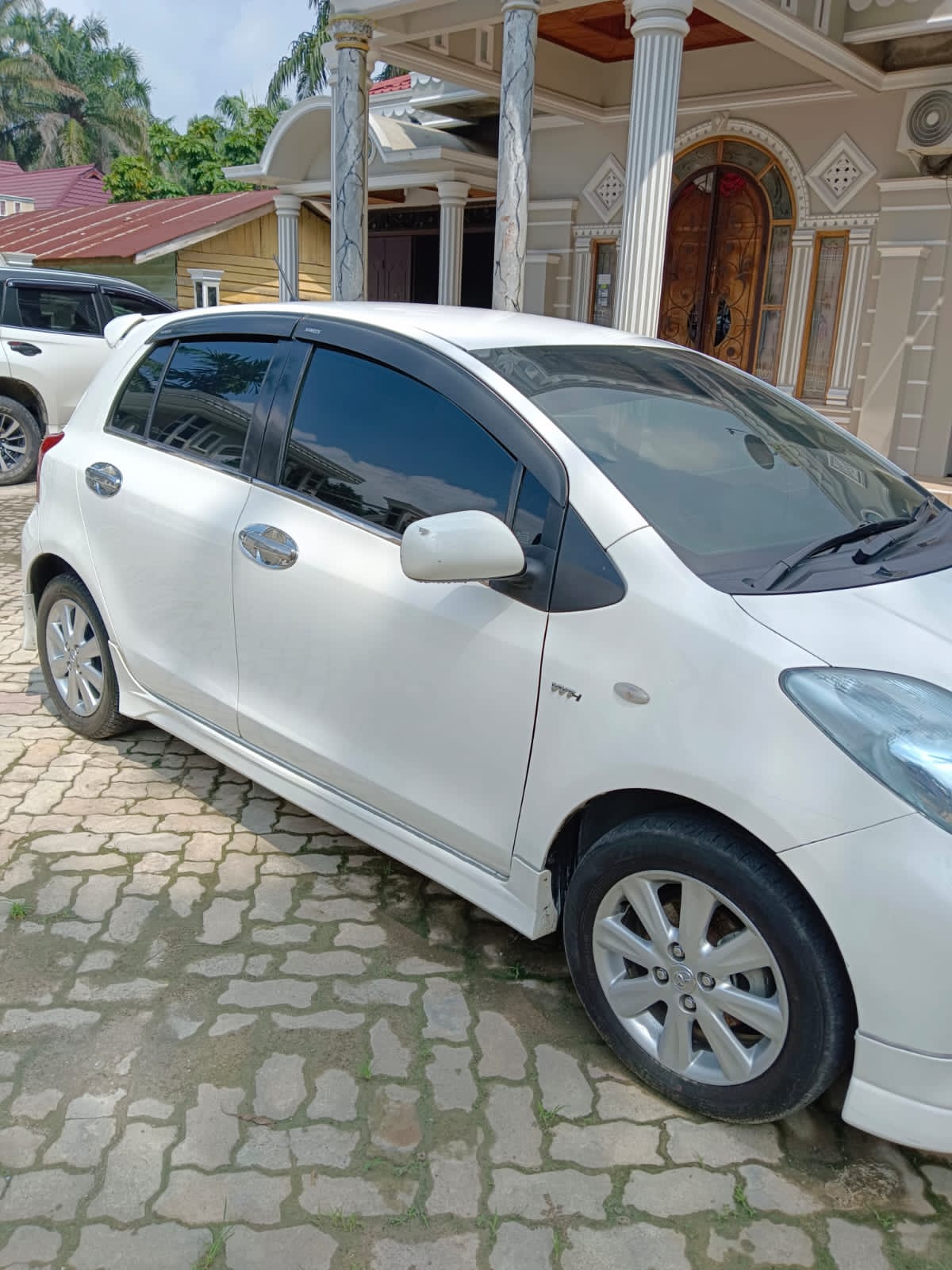 2012 Toyota Yaris 2012 Toyota Yaris