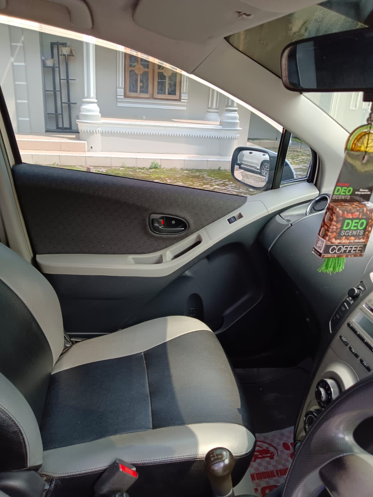 2012 Toyota Yaris 2012 Toyota Yaris