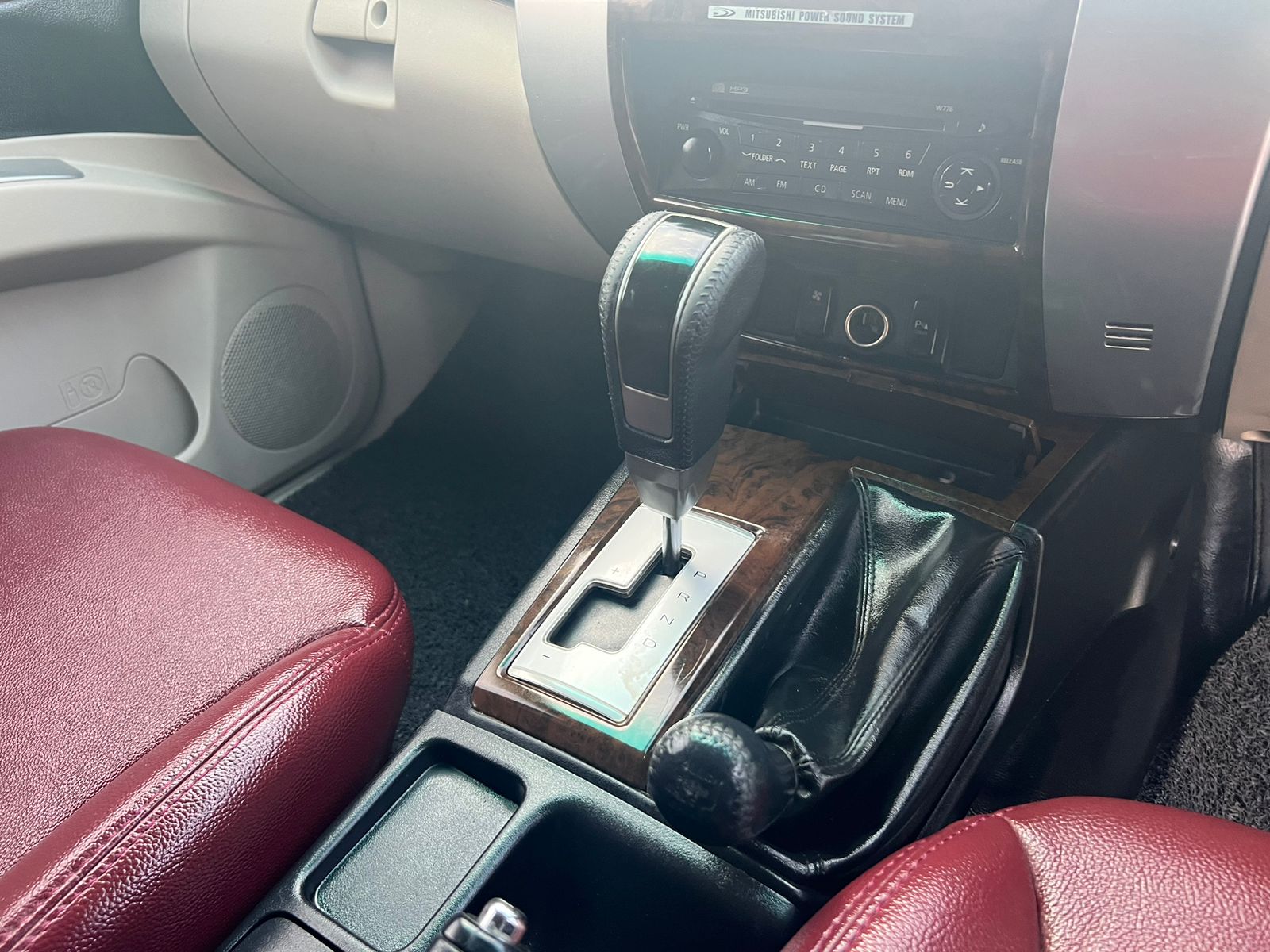 2011 Mitsubishi Pajero Sport  2011 Mitsubishi Pajero Sport