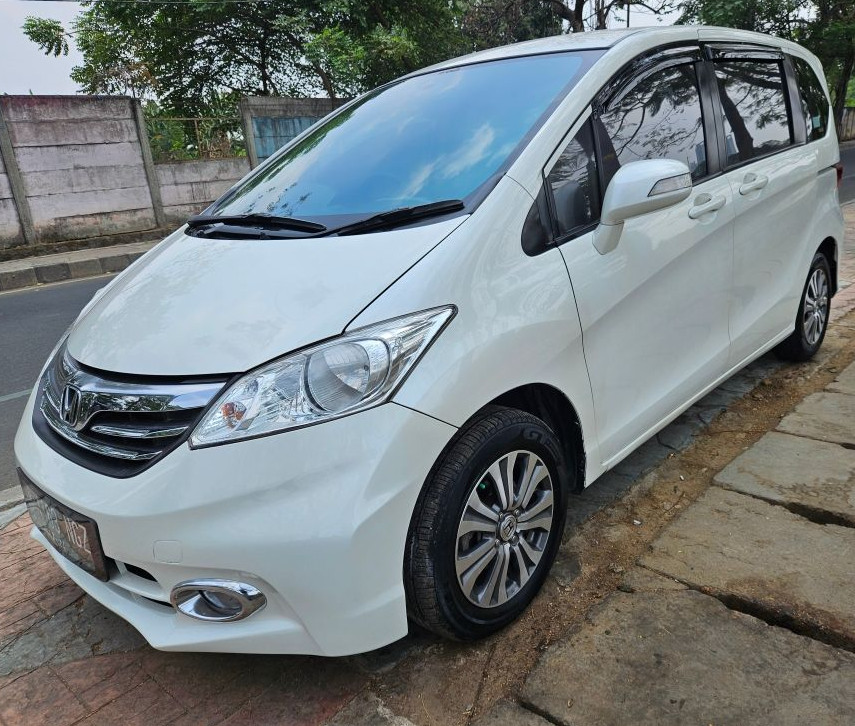 Second Hand 2013 Honda Freed Second Hand 2013 Honda Freed