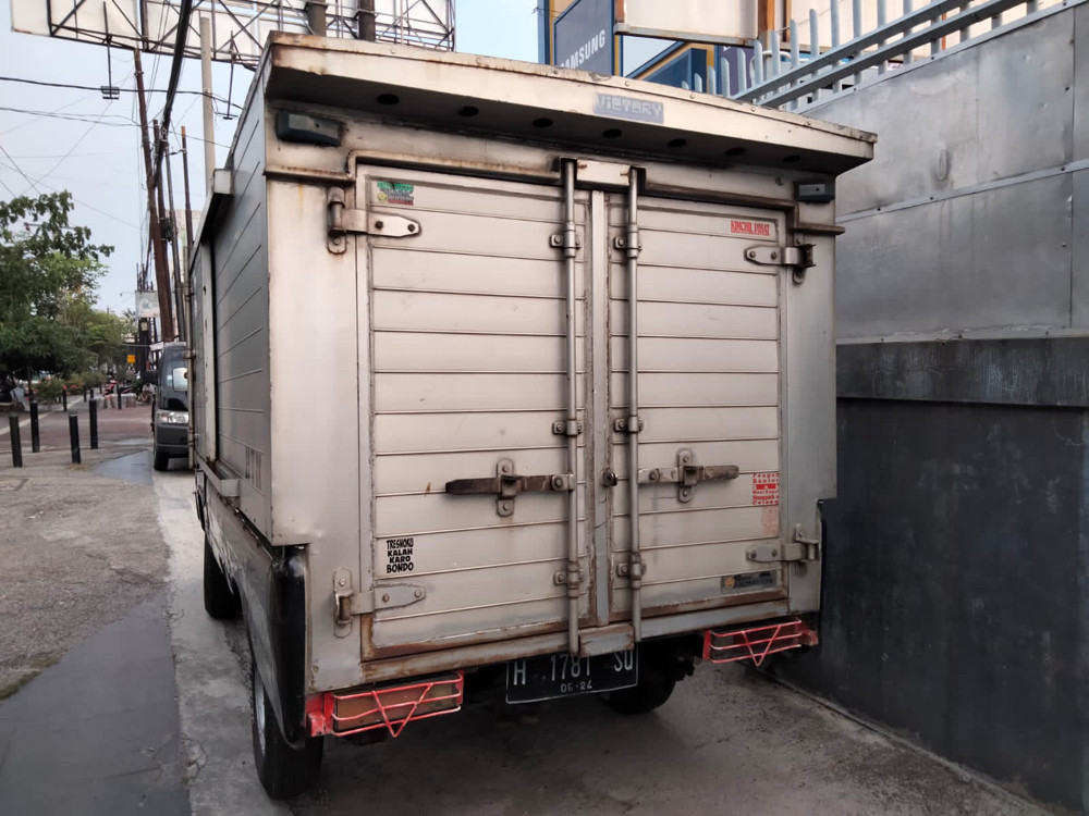 2014 Mitsubishi L300 2014 Mitsubishi L300