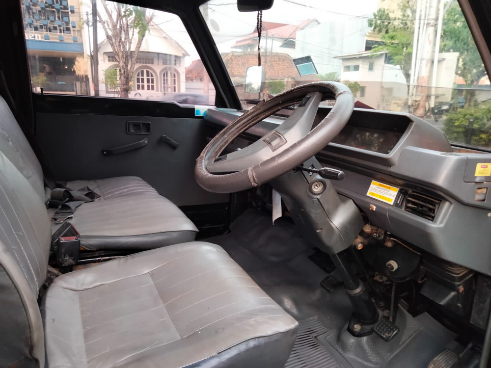 2014 Mitsubishi L300 2014 Mitsubishi L300