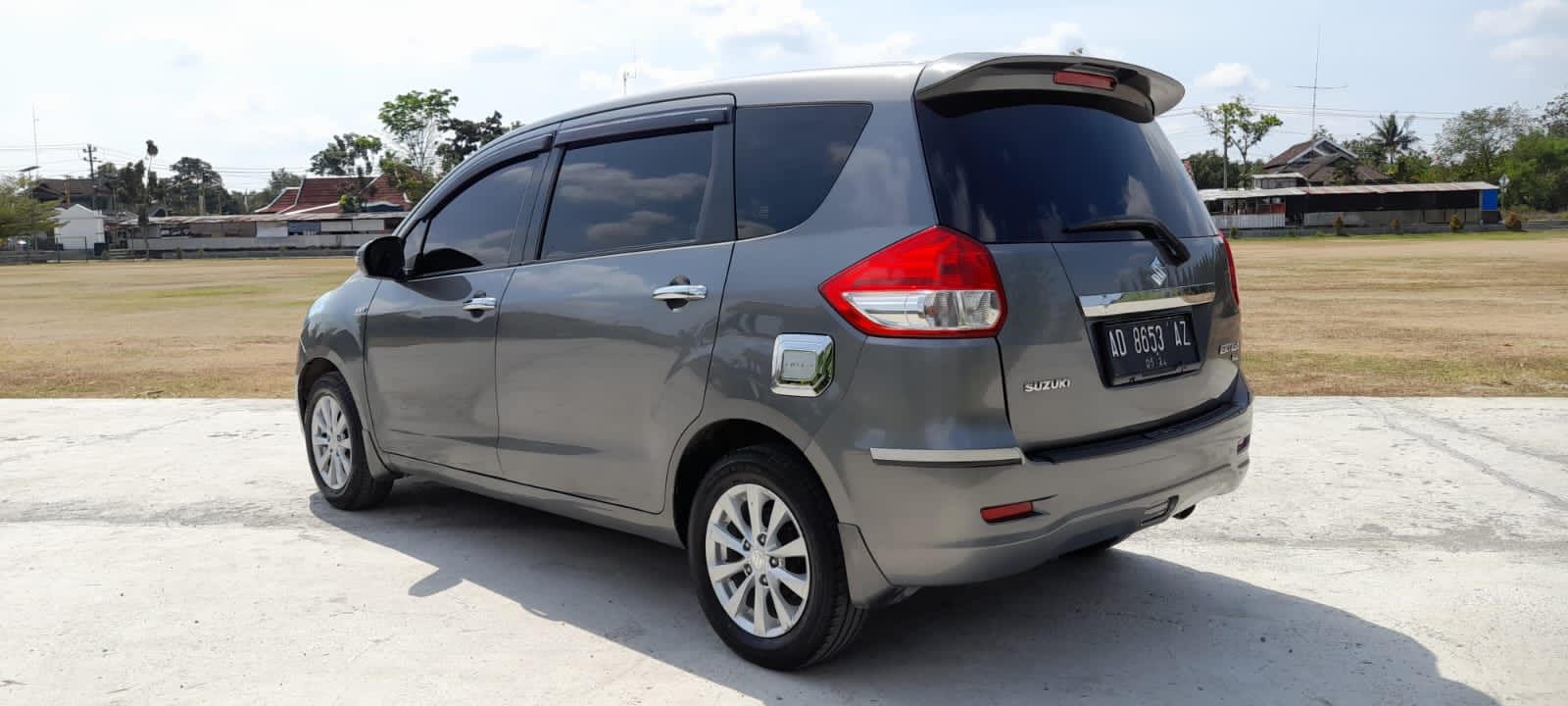 2014 Suzuki Ertiga  2014 Suzuki Ertiga