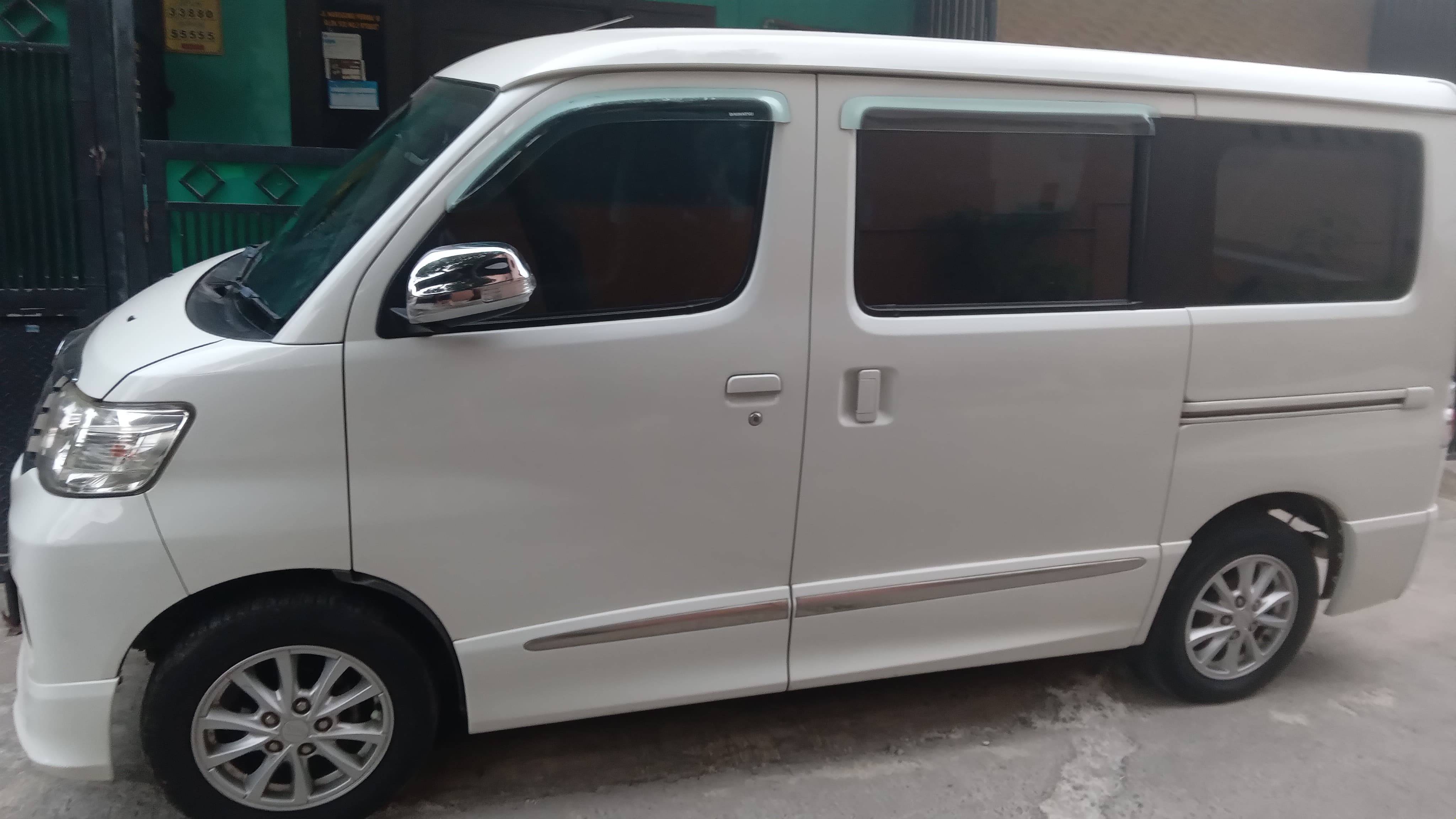 Second Hand 2016 Daihatsu Luxio Second Hand 2016 Daihatsu Luxio