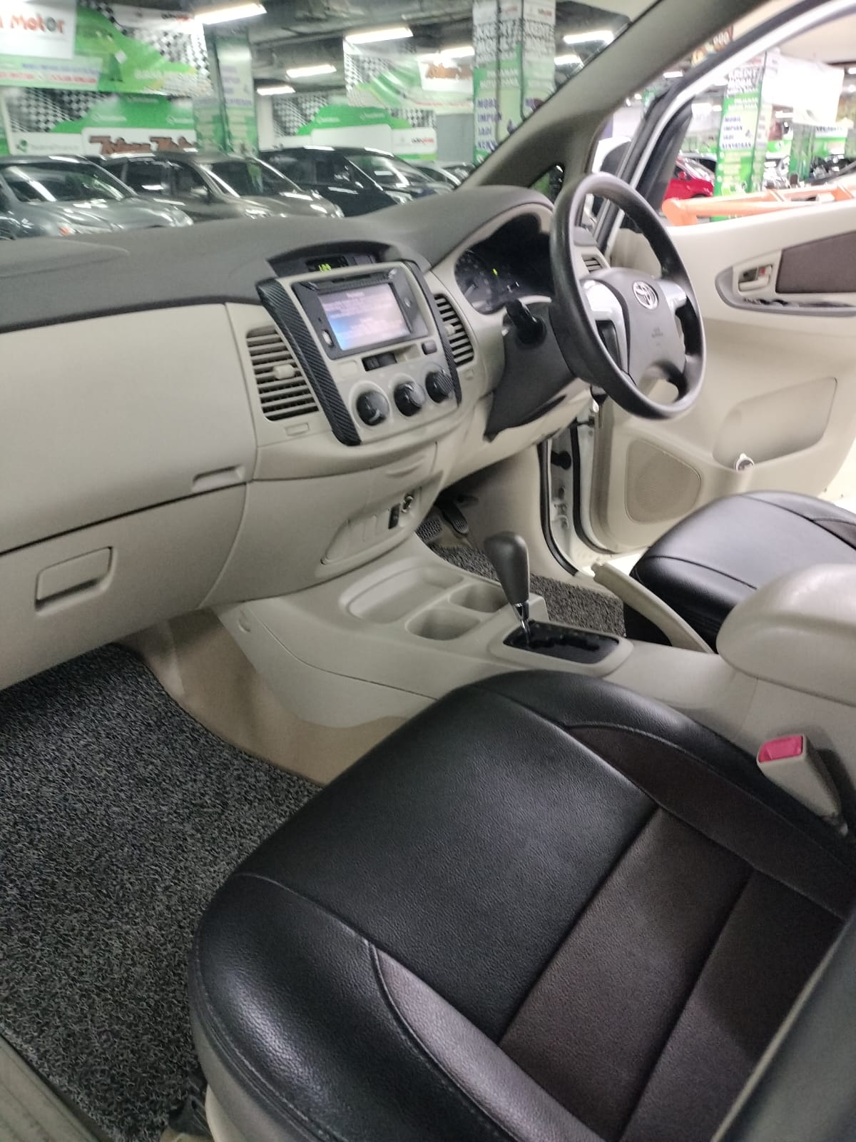 2013 Toyota Innova 2013 Toyota Innova