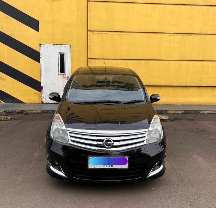 2013 Nissan Grand Livina  XV AT 2013 Nissan Grand Livina  XV AT