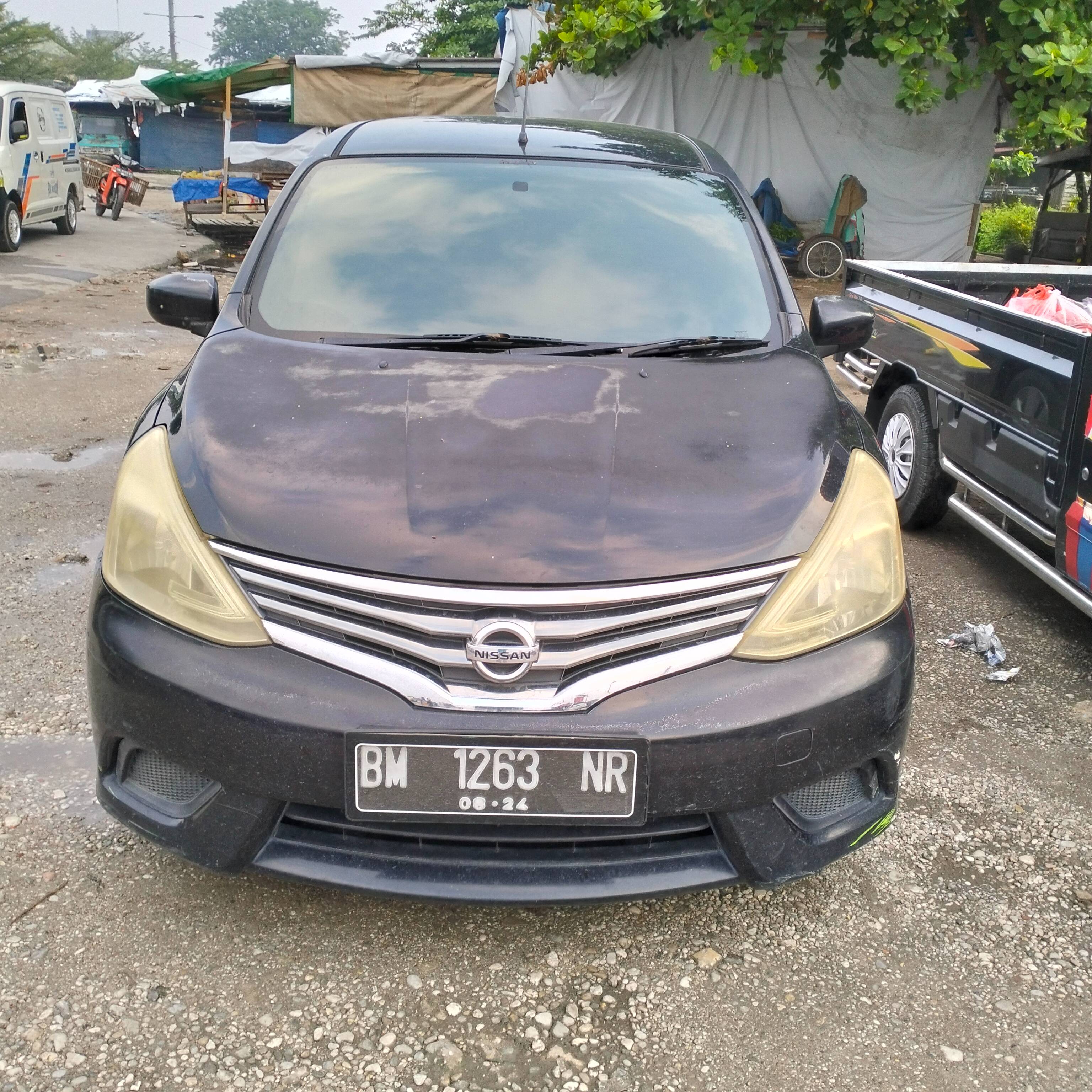 Second Hand 2014 Nissan Grand Livina Second Hand 2014 Nissan Grand Livina