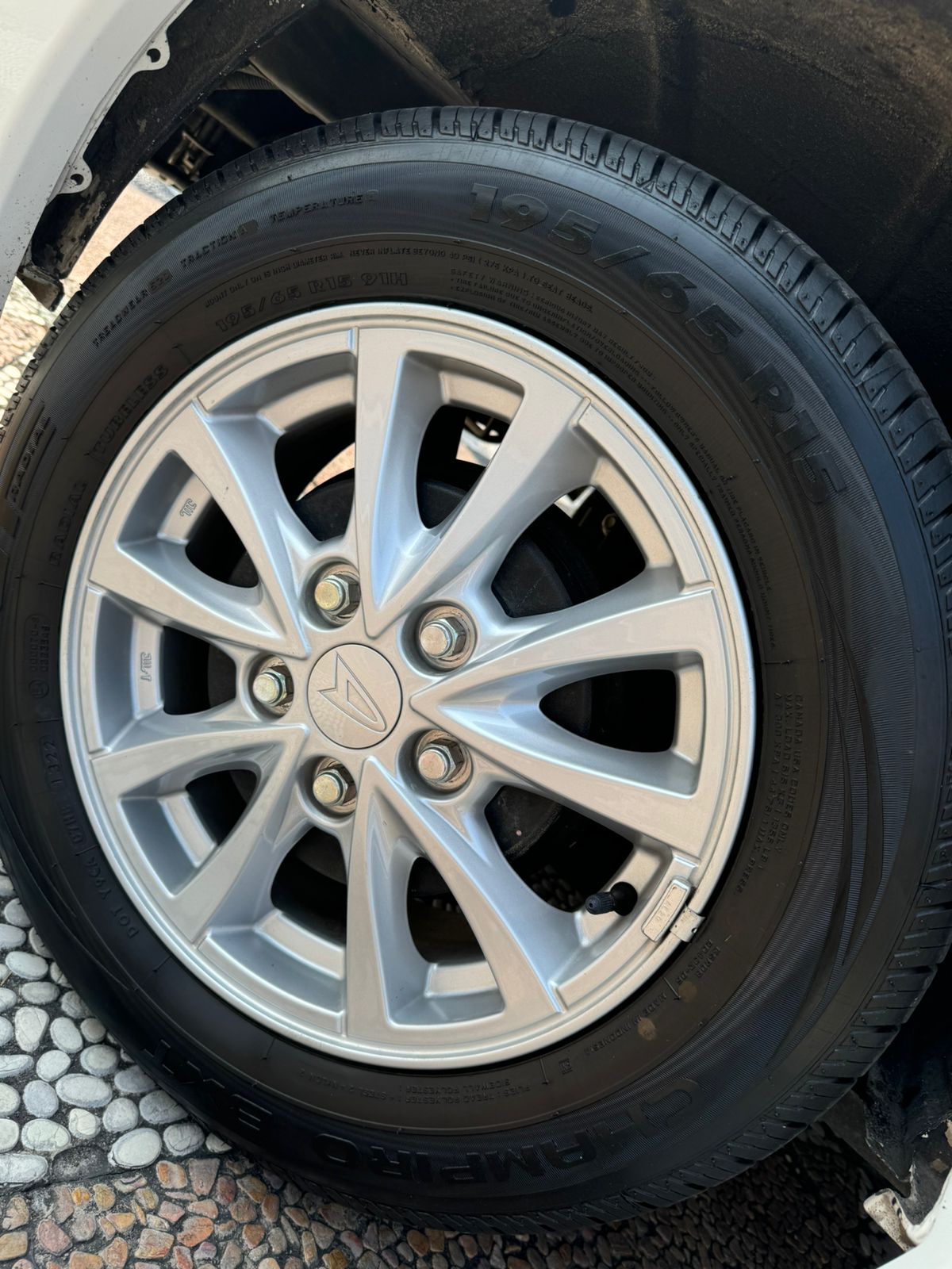 2022 Daihatsu Luxio 1.5 X M/T 2022 Daihatsu Luxio 1.5 X M/T