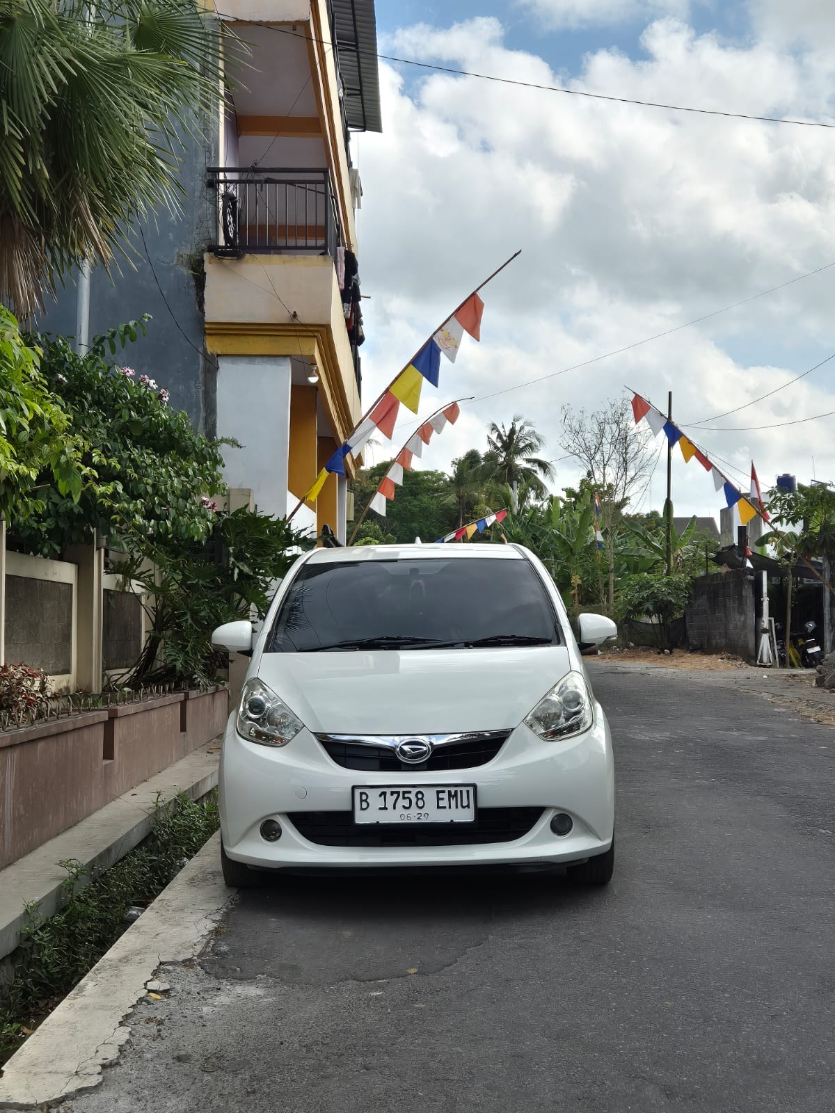 Second Hand 2013 Daihatsu Sirion  D MC SPORT A/T Second Hand 2013 Daihatsu Sirion  D MC SPORT A/T