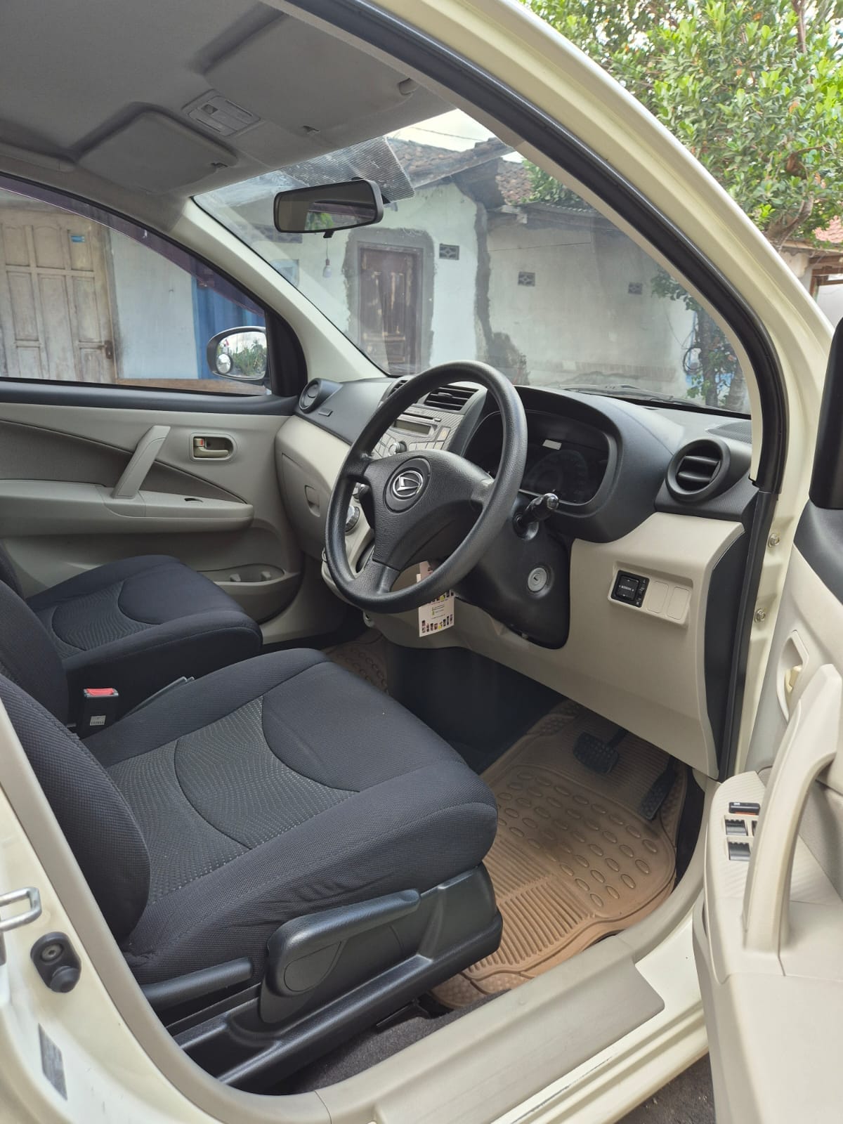 2013 Daihatsu Sirion  D MC SPORT A/T 2013 Daihatsu Sirion  D MC SPORT A/T