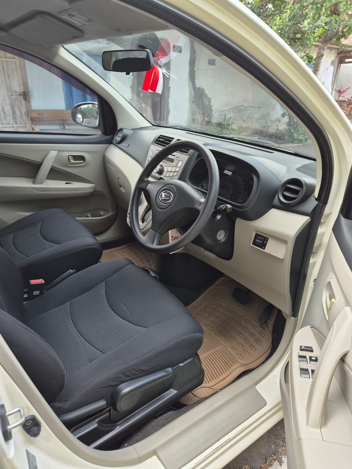 2013 Daihatsu Sirion  D MC SPORT A/T 2013 Daihatsu Sirion  D MC SPORT A/T