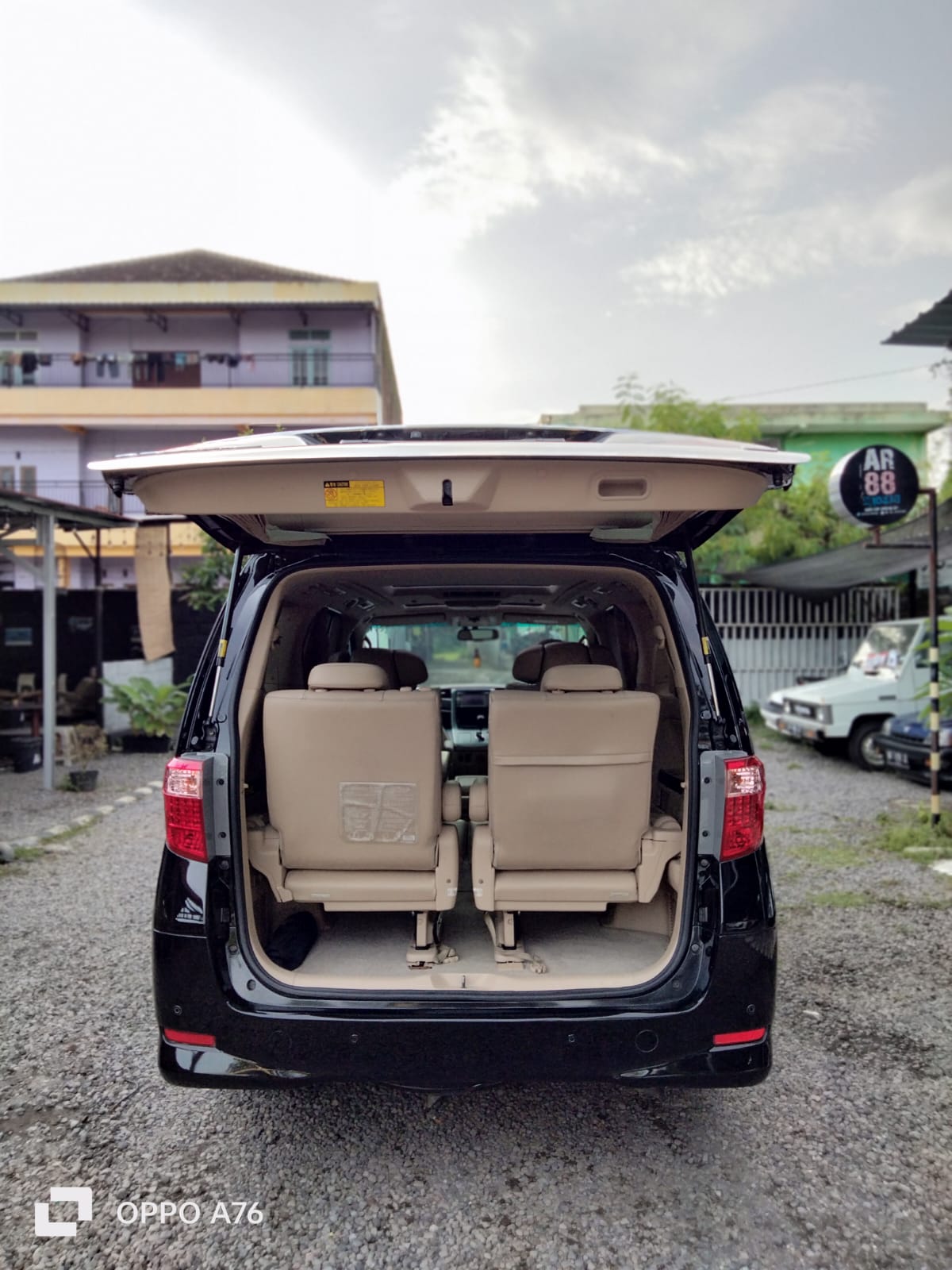 2014 Toyota Alphard  G 3.0 AT 2014 Toyota Alphard  G 3.0 AT