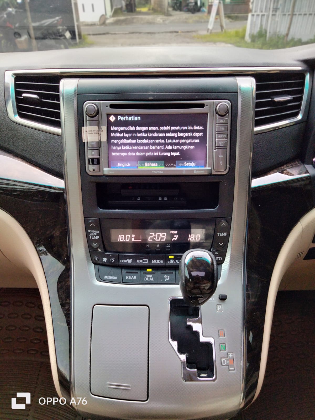 2014 Toyota Alphard  G 3.0 AT 2014 Toyota Alphard  G 3.0 AT