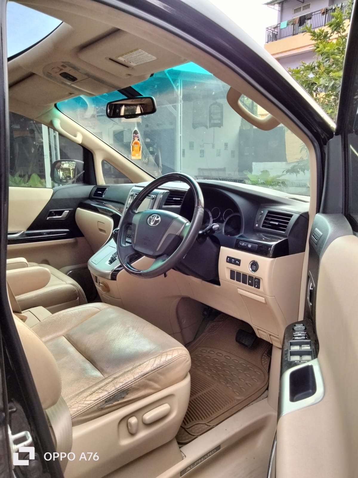 2014 Toyota Alphard  G 3.0 AT 2014 Toyota Alphard  G 3.0 AT