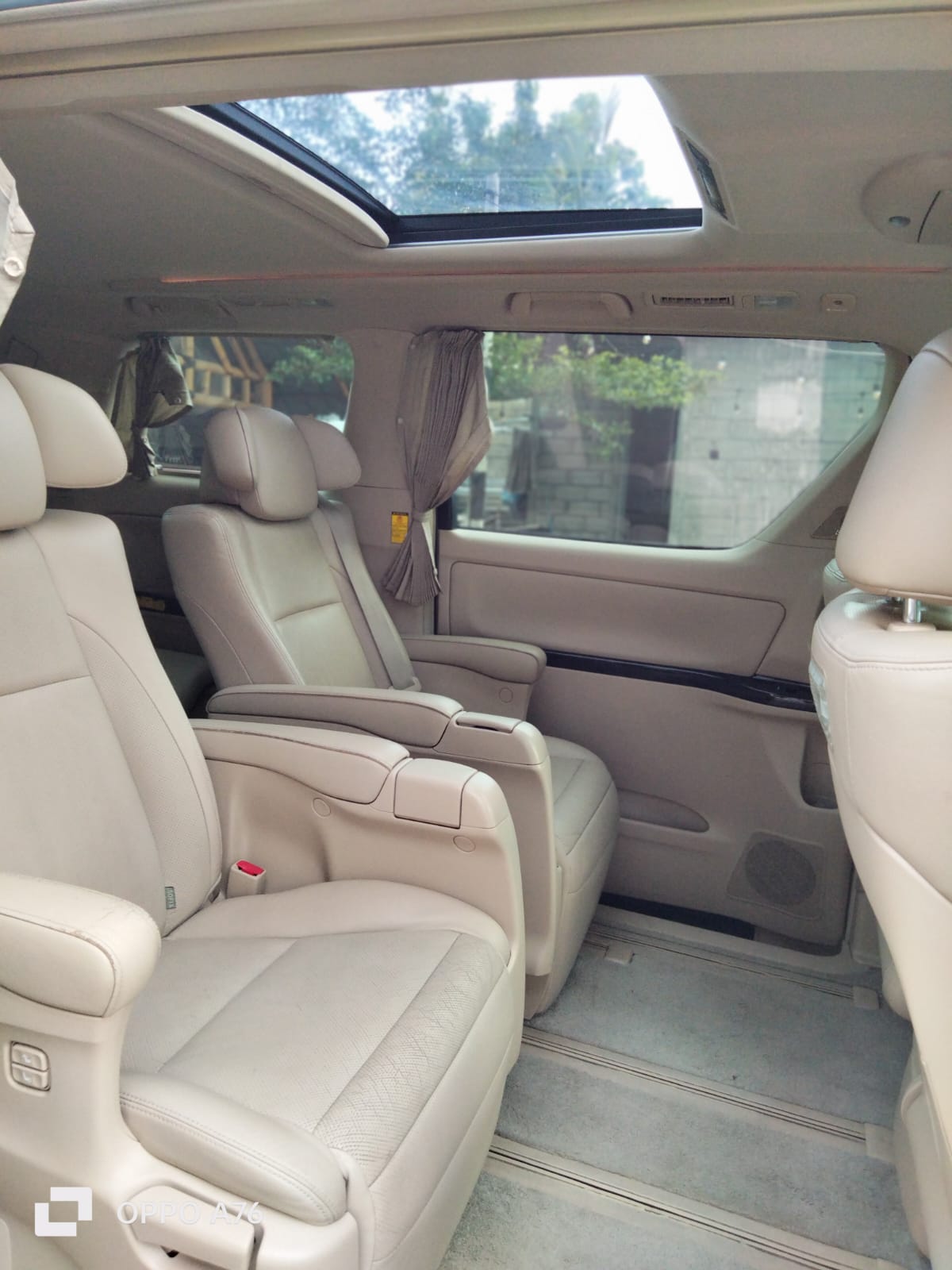 2014 Toyota Alphard  G 3.0 AT 2014 Toyota Alphard  G 3.0 AT