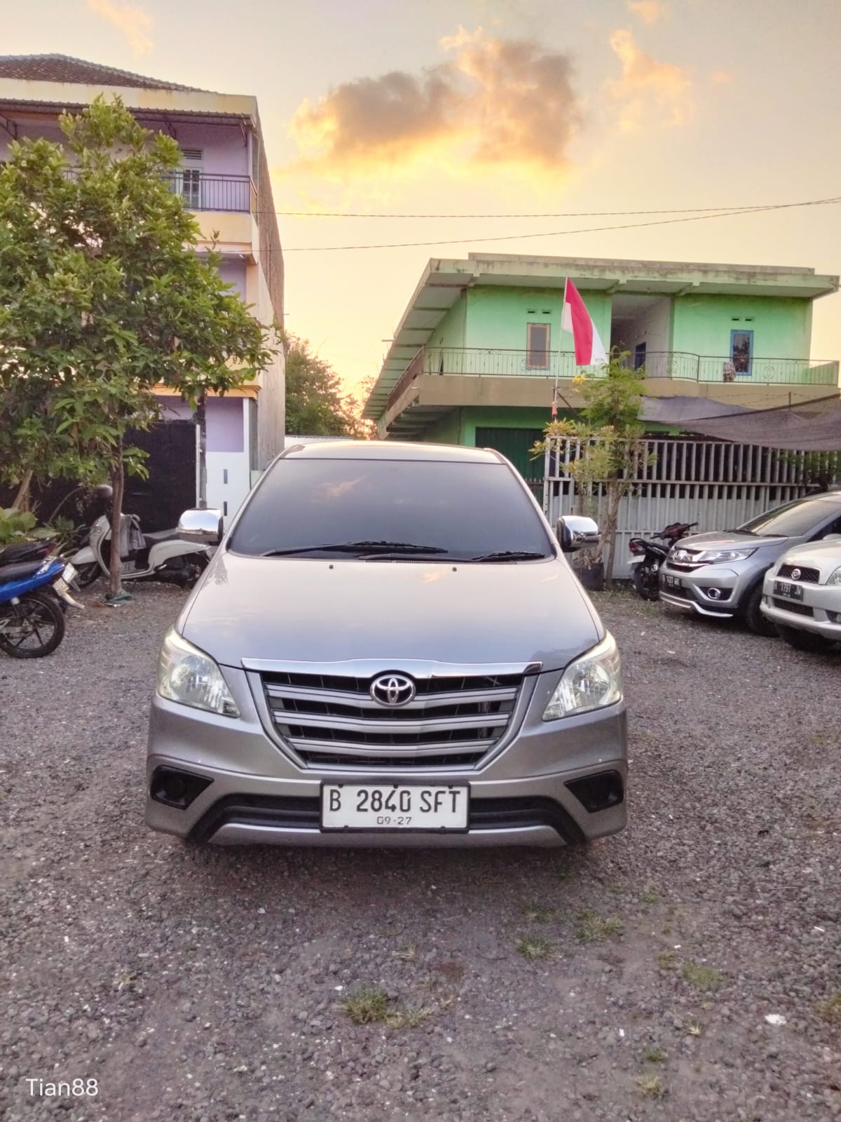 2015 Toyota Kijang Innova 2.0 E AT 2015 Toyota Kijang Innova 2.0 E AT