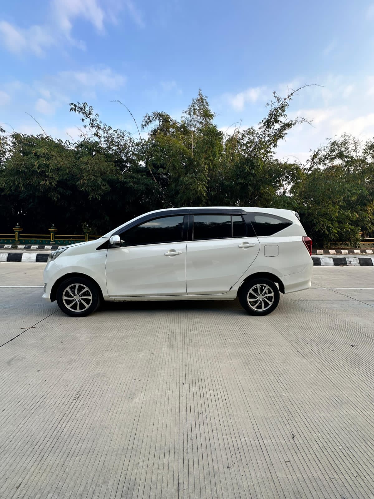 2018 Daihatsu Sigra  1.2 R AT 2018 Daihatsu Sigra  1.2 R AT