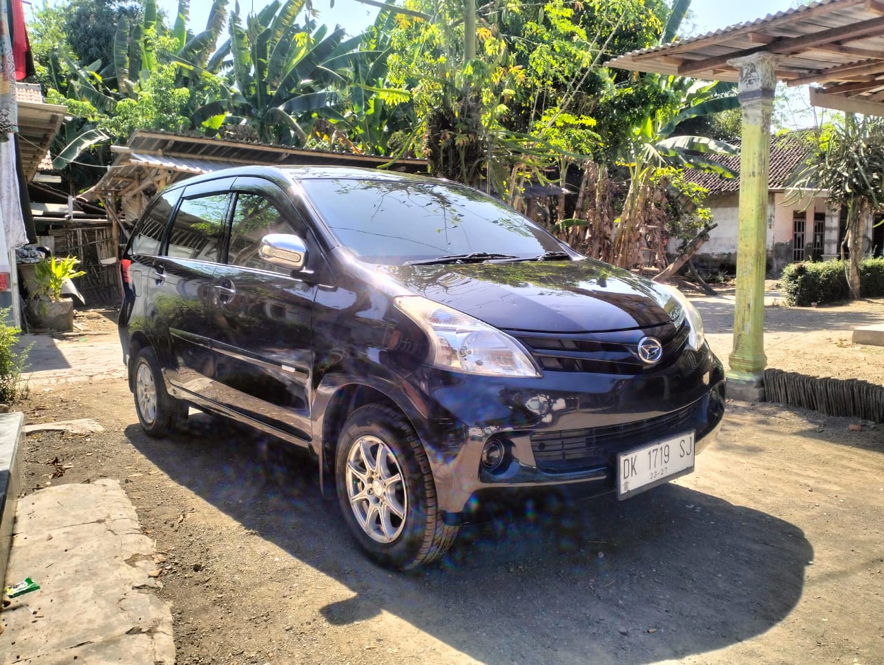 2015 Daihatsu Xenia  1.3 X MT 2015 Daihatsu Xenia  1.3 X MT