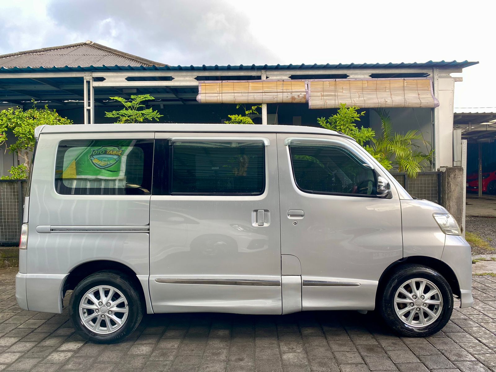 2014 Daihatsu Luxio 2014 Daihatsu Luxio