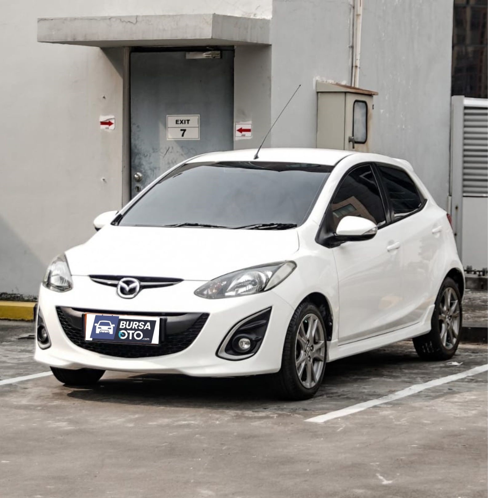 Second Hand 2013 Mazda 2 Second Hand 2013 Mazda 2