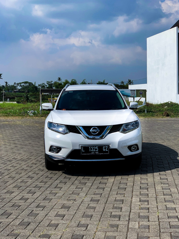 2015 Nissan X-Trail  VL 2.5 CVT Bekas 2015 Nissan X-Trail  VL 2.5 CVT Bekas
