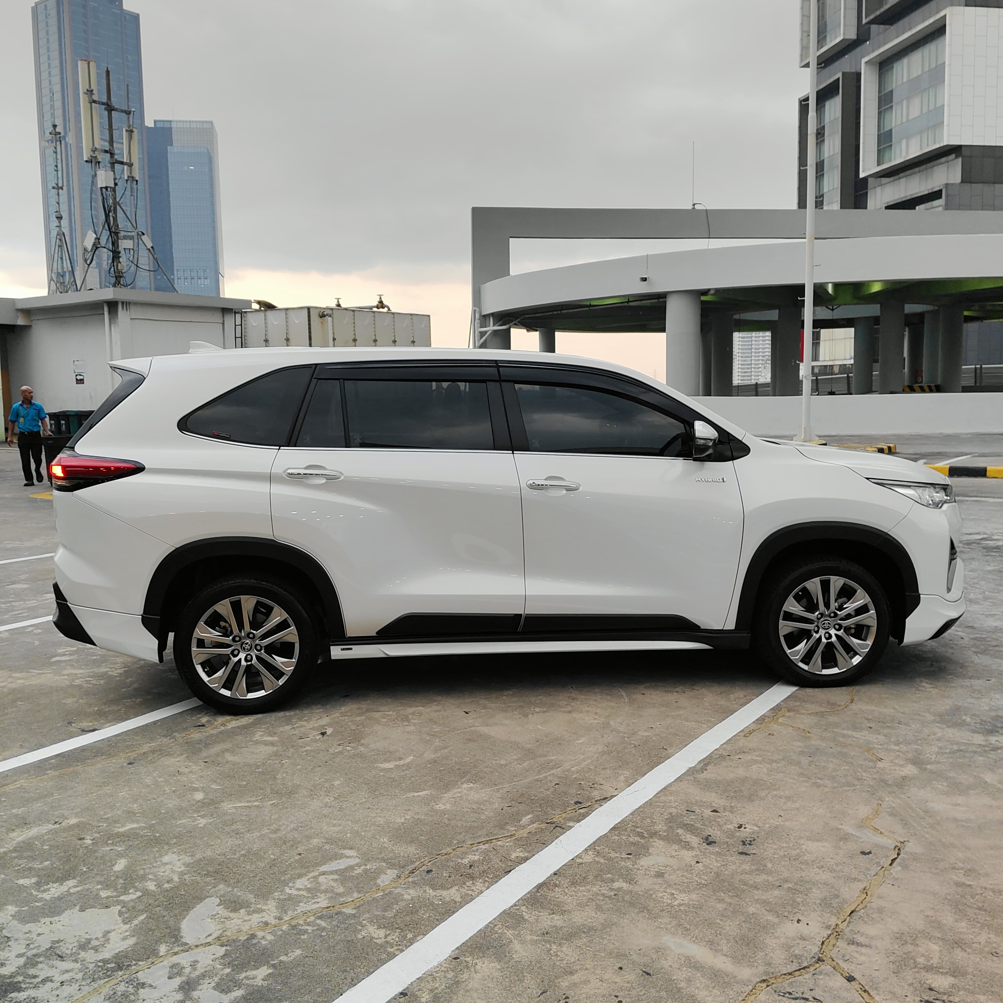 2024 Toyota Kijang Innova Zenix Hybrid EV 2024 Toyota Kijang Innova Zenix Hybrid EV