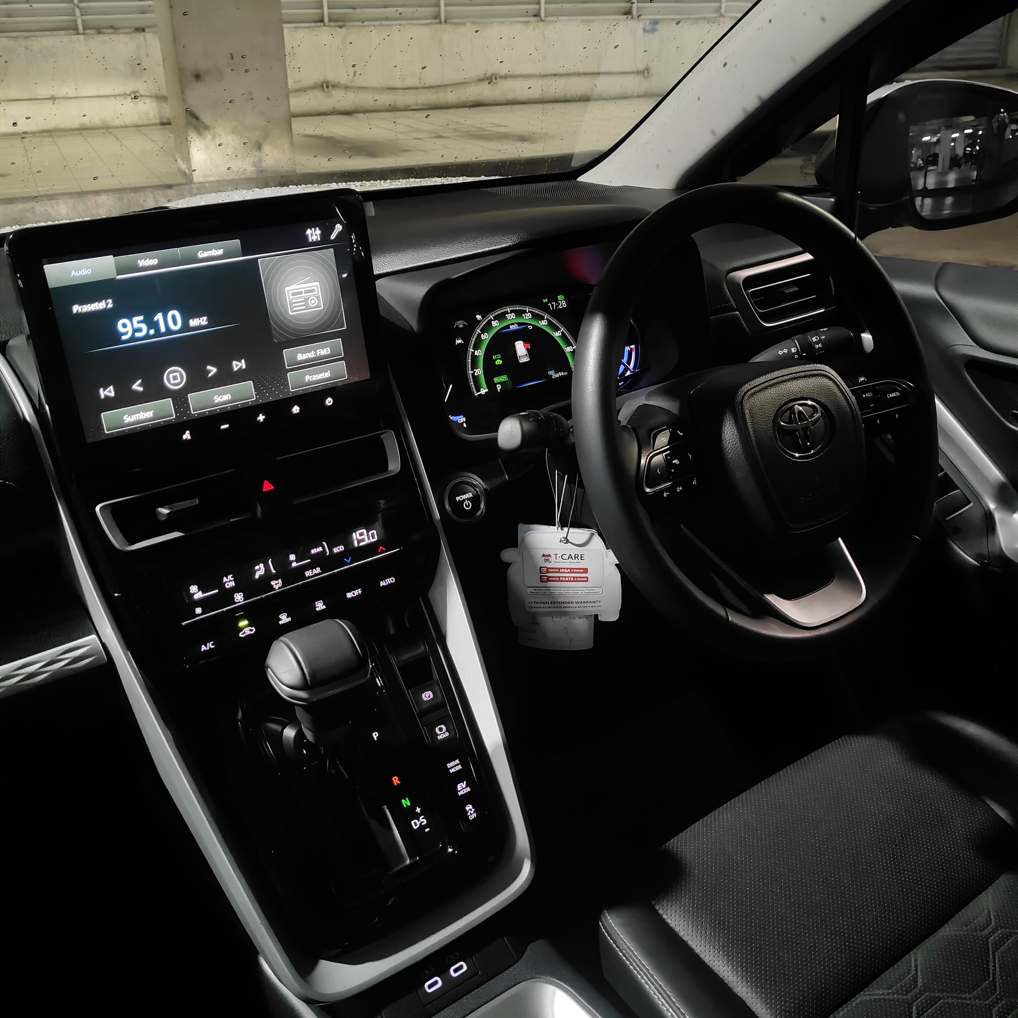 2024 Toyota Kijang Innova Zenix Hybrid EV 2024 Toyota Kijang Innova Zenix Hybrid EV