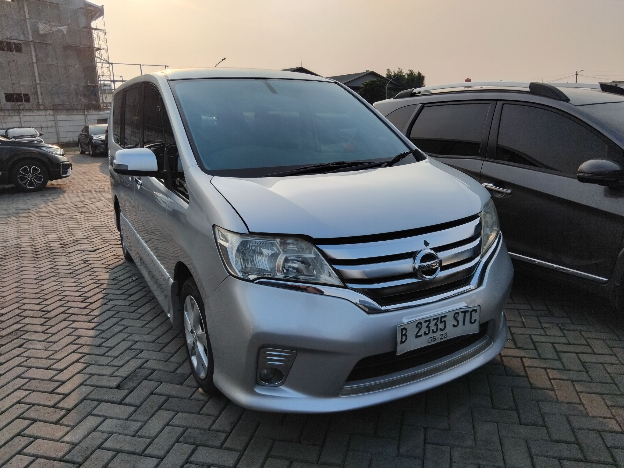 2013 Nissan Serena  HIGHWAY 2.0 A/T Bekas 2013 Nissan Serena  HIGHWAY 2.0 A/T Bekas