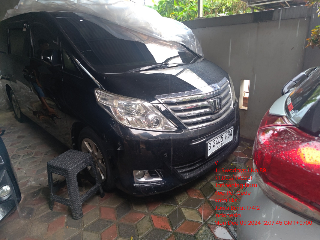 2013 Toyota Alphard  2.4 AT Bekas 2013 Toyota Alphard  2.4 AT Bekas