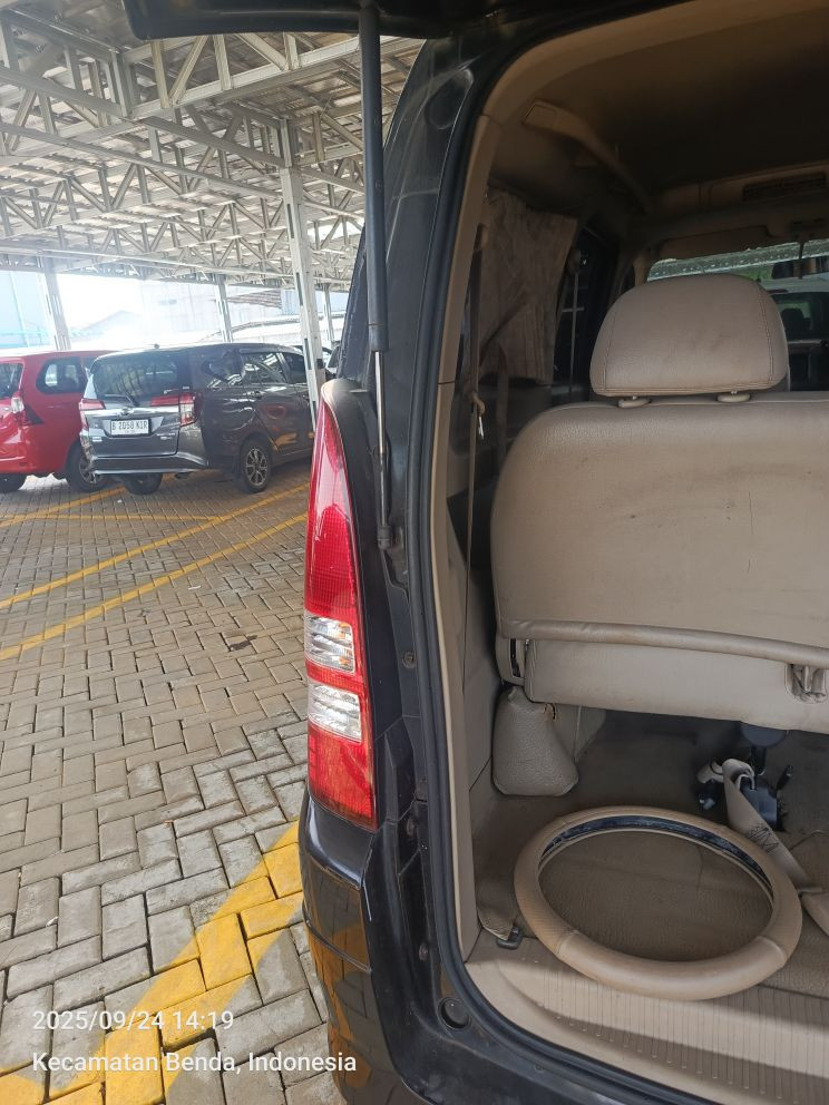 2009 Nissan Serena  2.0 AT CT 2009 Nissan Serena  2.0 AT CT