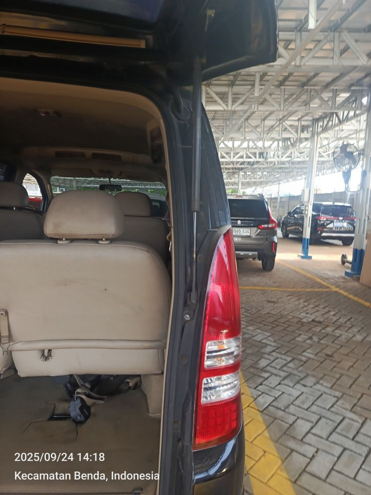 2009 Nissan Serena  2.0 AT CT 2009 Nissan Serena  2.0 AT CT