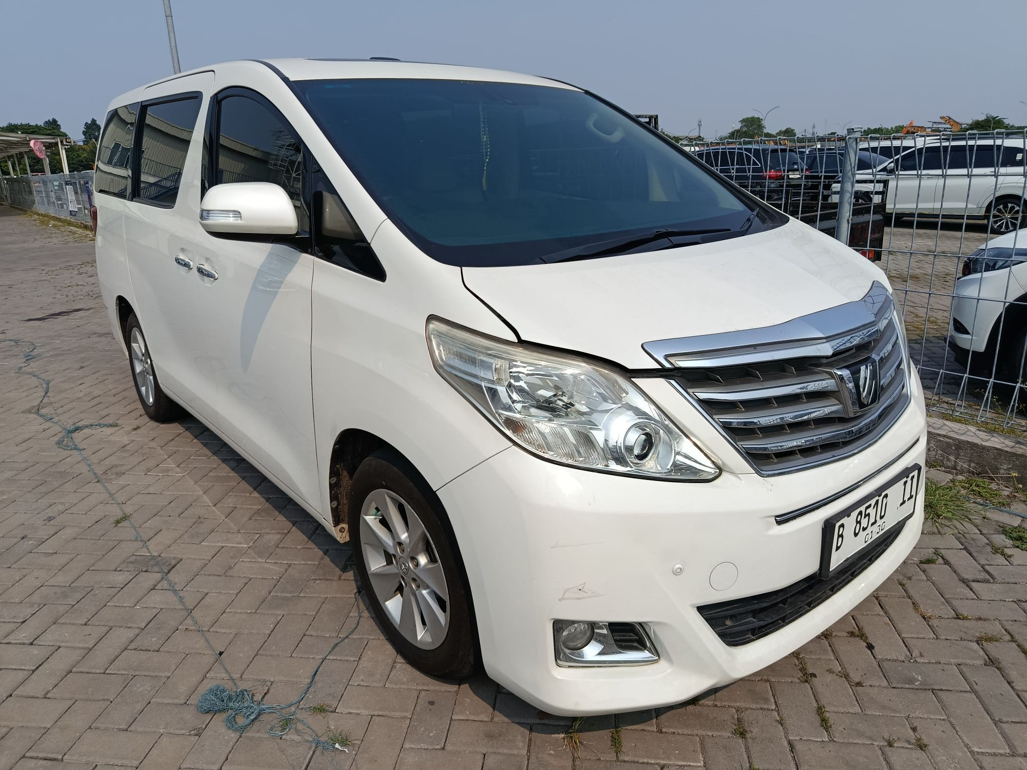 Second Hand 2014 Toyota Alphard  2.5 G AT HYBRID Second Hand 2014 Toyota Alphard  2.5 G AT HYBRID