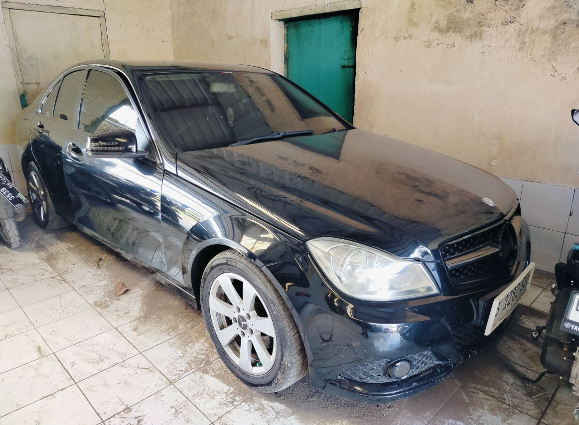 2012 Mercedes Benz C-Class  C 200 CGI CLASSIC Bekas 2012 Mercedes Benz C-Class  C 200 CGI CLASSIC Bekas