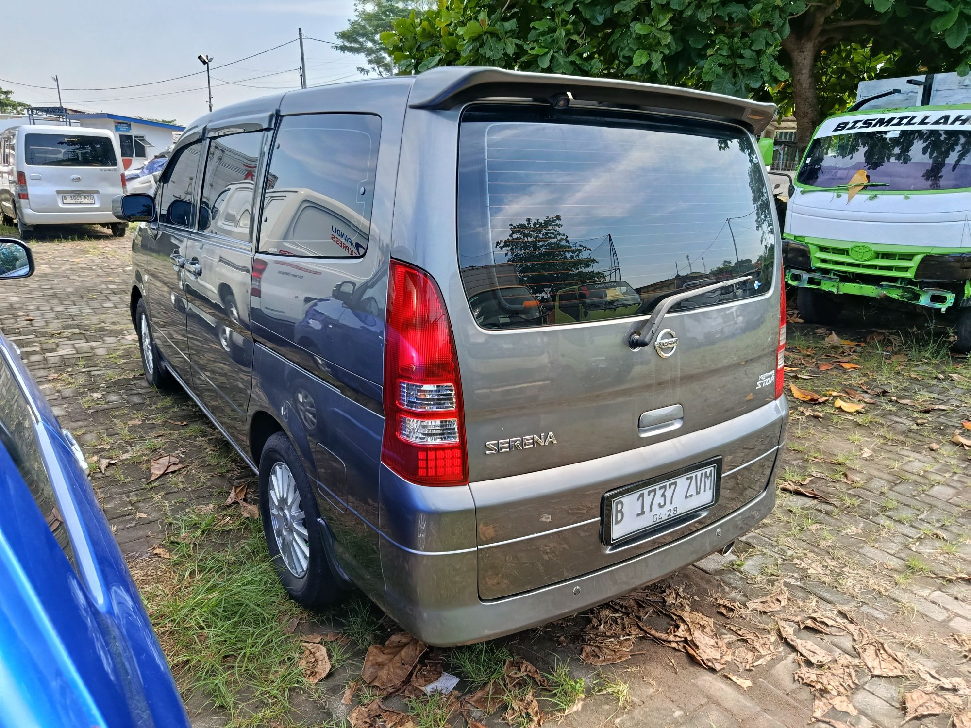 2012 Nissan Serena  HIGHWAY 2.0 A/T 2012 Nissan Serena  HIGHWAY 2.0 A/T