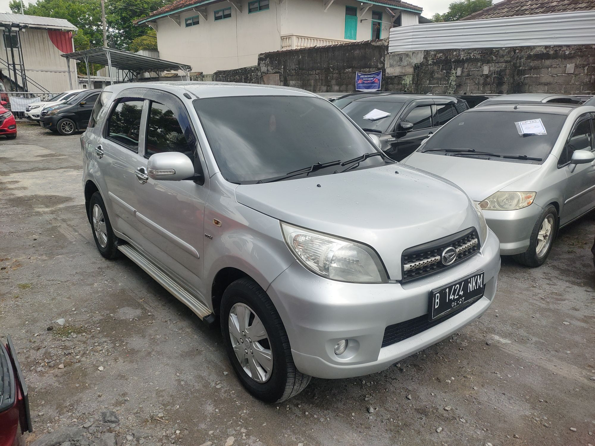 2012 Daihatsu Terios  1.5 TX AT DLX Bekas 2012 Daihatsu Terios  1.5 TX AT DLX Bekas
