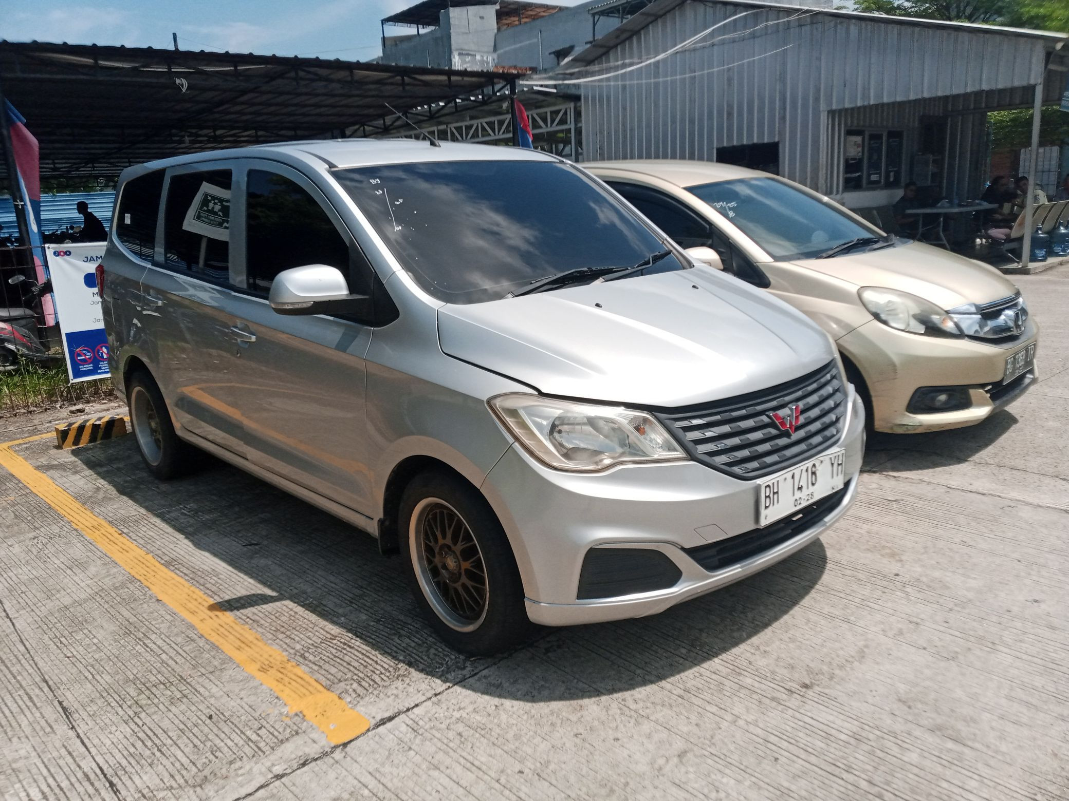 Second Hand 2022 Wuling Confero 1.5 DB Second Hand 2022 Wuling Confero 1.5 DB
