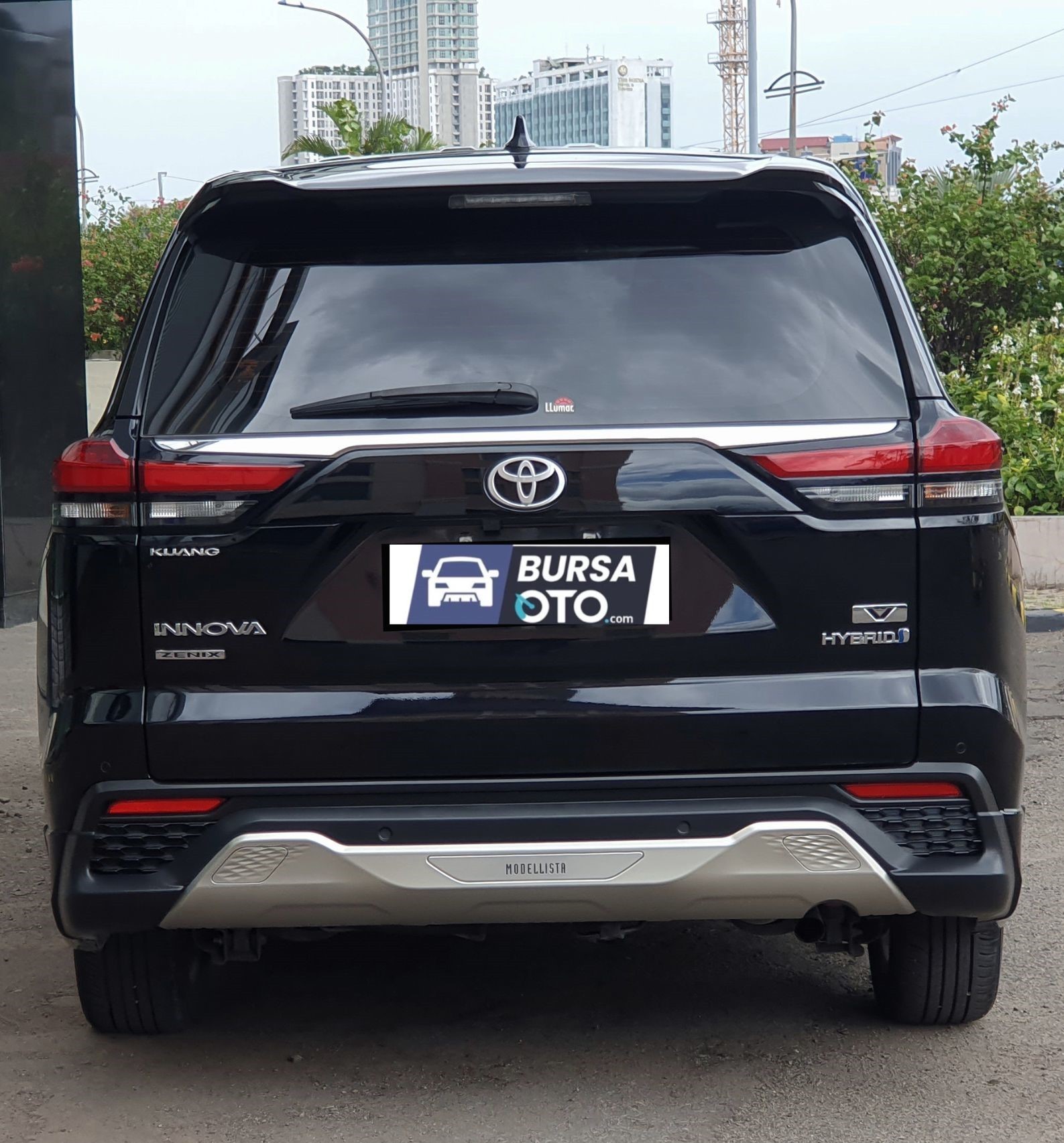 2022 Toyota Kijang Innova Zenix Hybrid EV 2022 Toyota Kijang Innova Zenix Hybrid EV