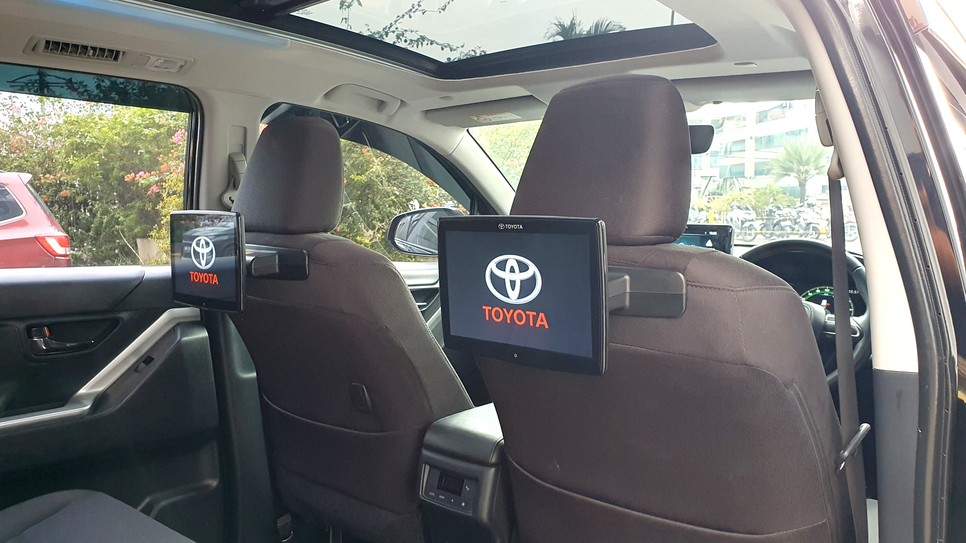 2022 Toyota Kijang Innova Zenix Hybrid EV 2022 Toyota Kijang Innova Zenix Hybrid EV