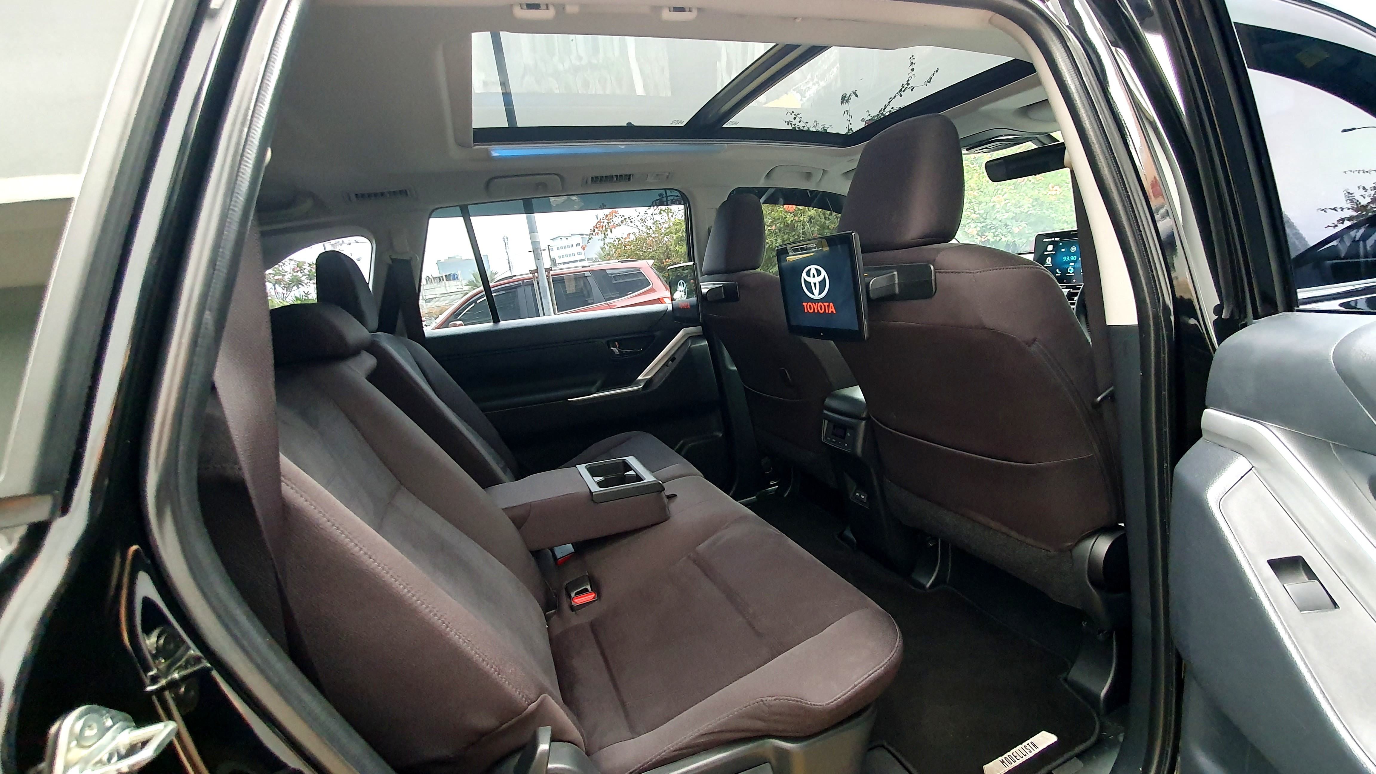 2022 Toyota Kijang Innova Zenix Hybrid EV 2022 Toyota Kijang Innova Zenix Hybrid EV