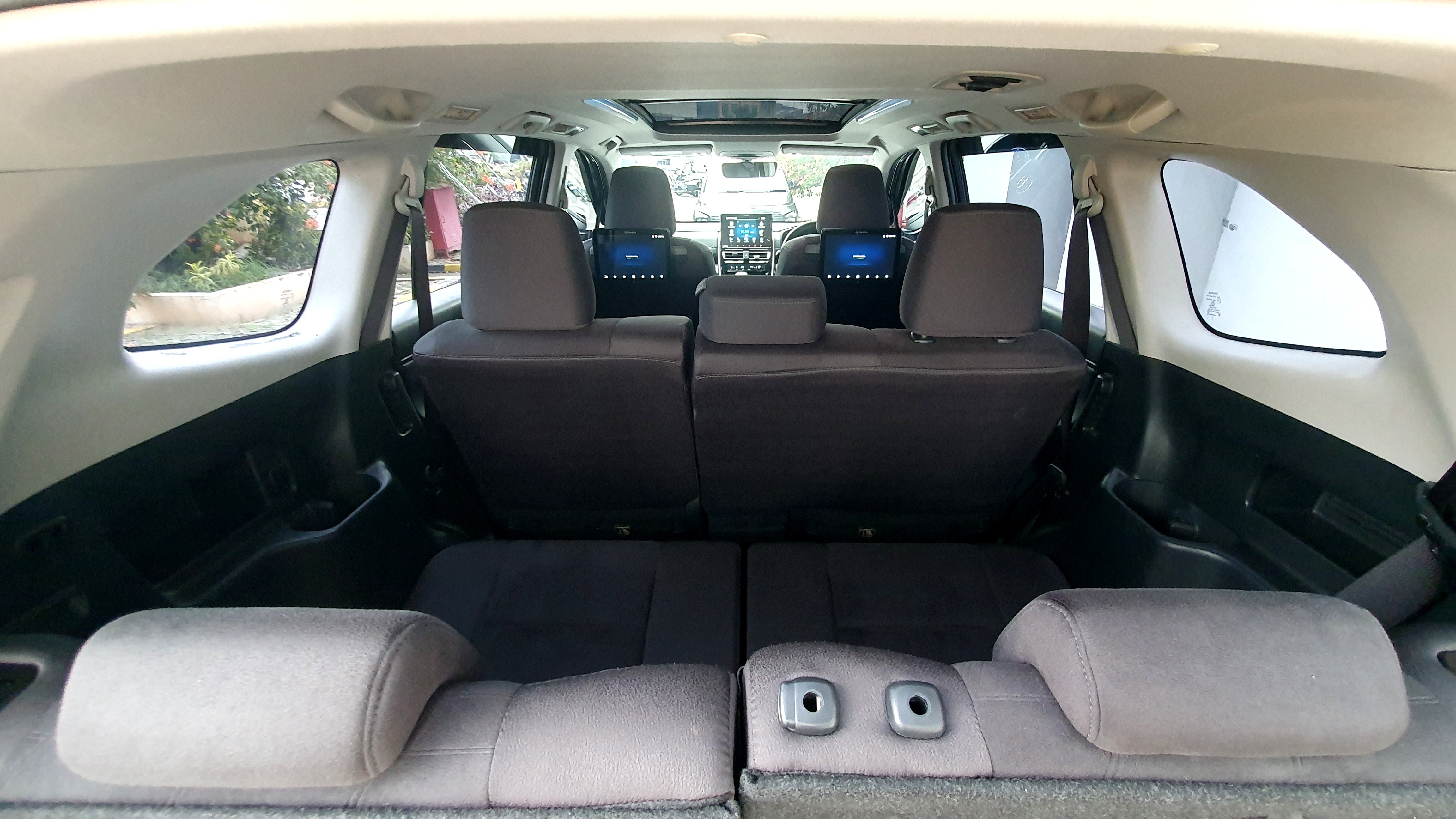 2022 Toyota Kijang Innova Zenix Hybrid EV 2022 Toyota Kijang Innova Zenix Hybrid EV